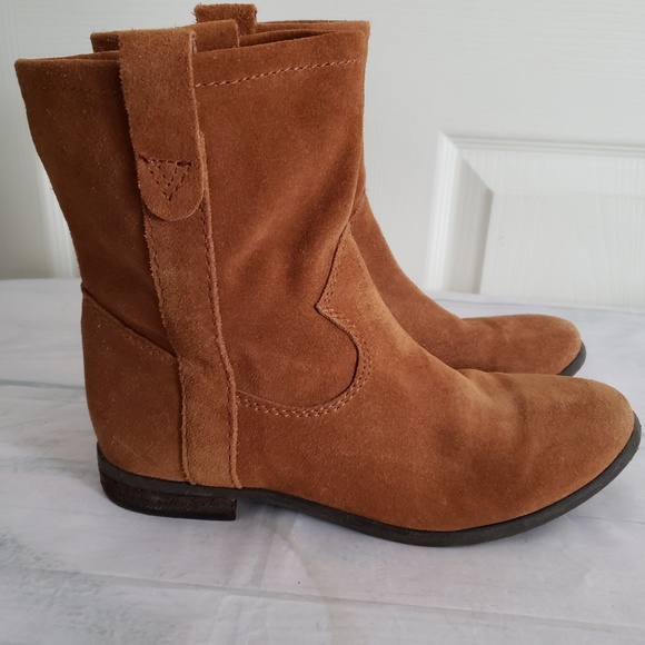 Vince Camuto Shoes - Vince Camuto Leather Ankle Boots Size 7